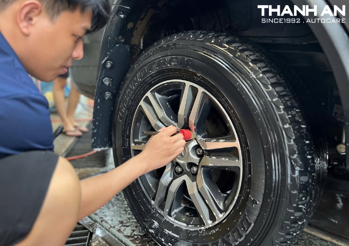 Vệ sinh mâm ô tô